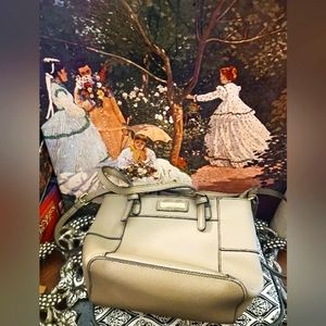 👜CLOSEOUT SALE!!! Calvin Klein 👝👛Size 10"×7",With Handles & Strap 24".